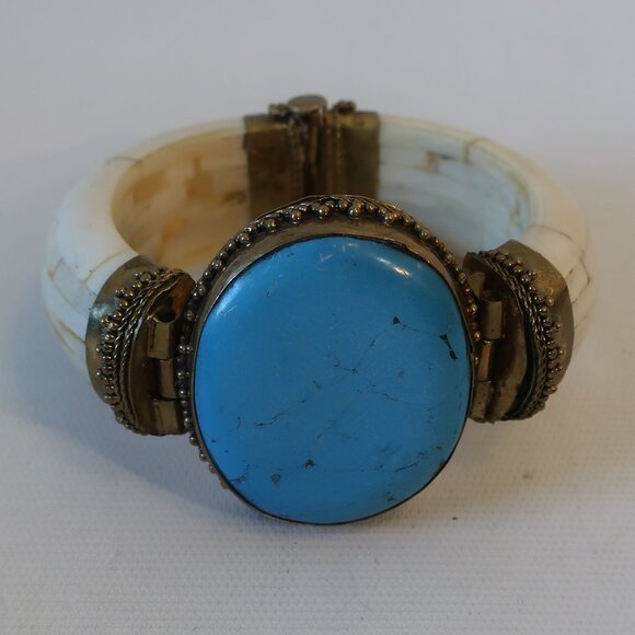 Womens Shag Boutique Bone Bangle Cuff Bracelet W/Turq Stone - Picture 2 of 5